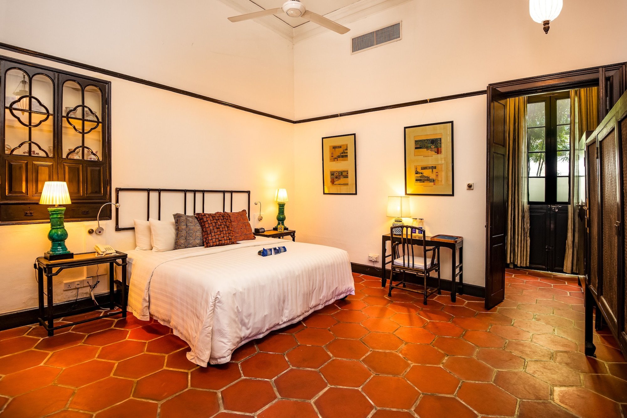 ROOM, DOUBLE BED, POOL ACCESS
