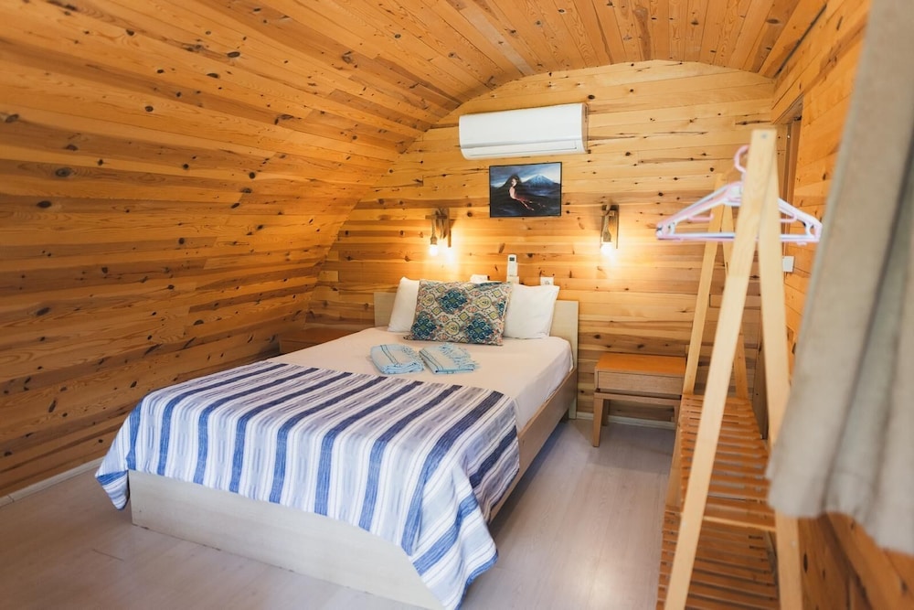 Glamping, Bungalow, 1 Double and 1 Single Bed