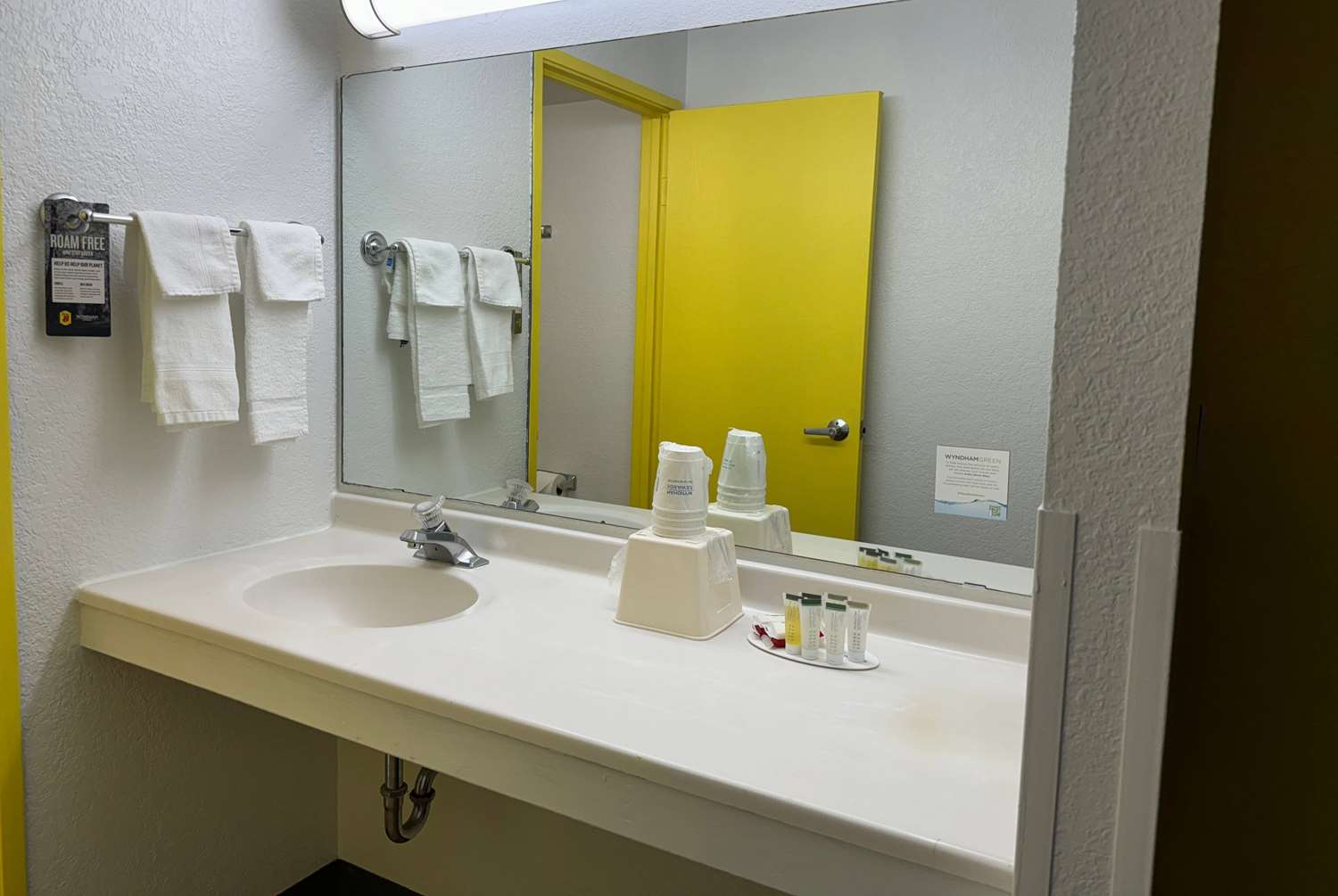 Super 8 by Wyndham Bloomington/Airport 31/31