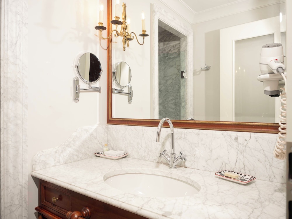 Ebel Boutique Hotel Tirana 46/50
