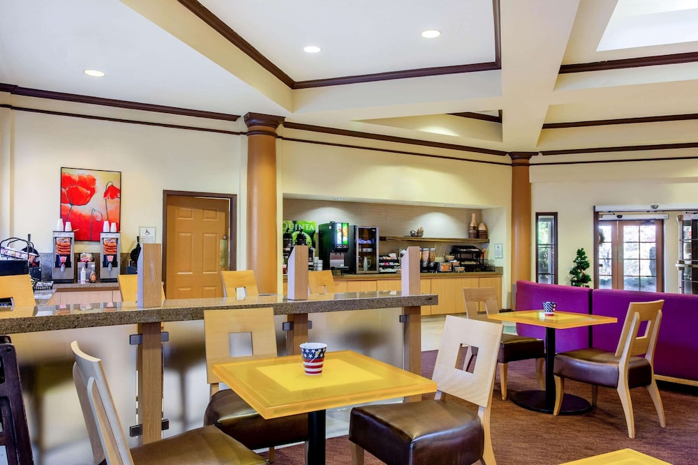 La Quinta Inn Suites Raleigh Crabtree 41/49