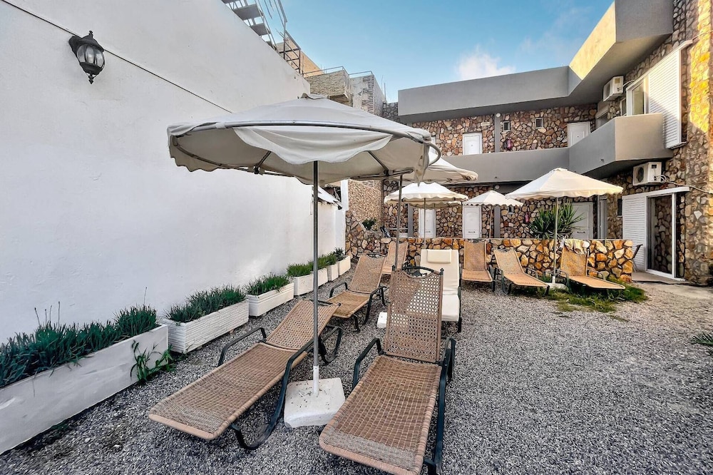 Silver Beach Hotel 43/44