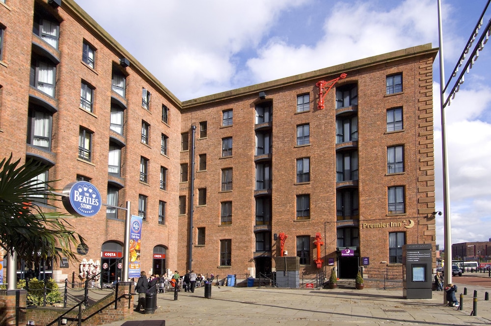 Premier Inn Liverpool City Centre (Albert Dock) 22/27