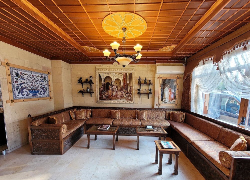 Saruhan Hotel 37/57