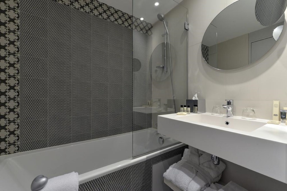 Atrium Suresnes Hotel 58/61
