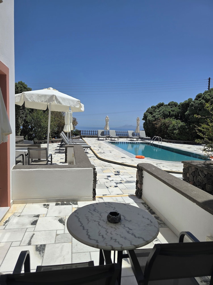 Anthonas Apartments 27/35