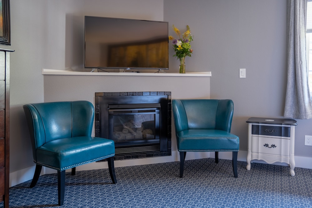 Blue Elk Inn 33/51