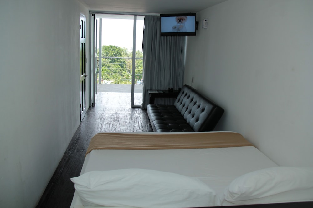 El Faro Beach Hotel 13/65