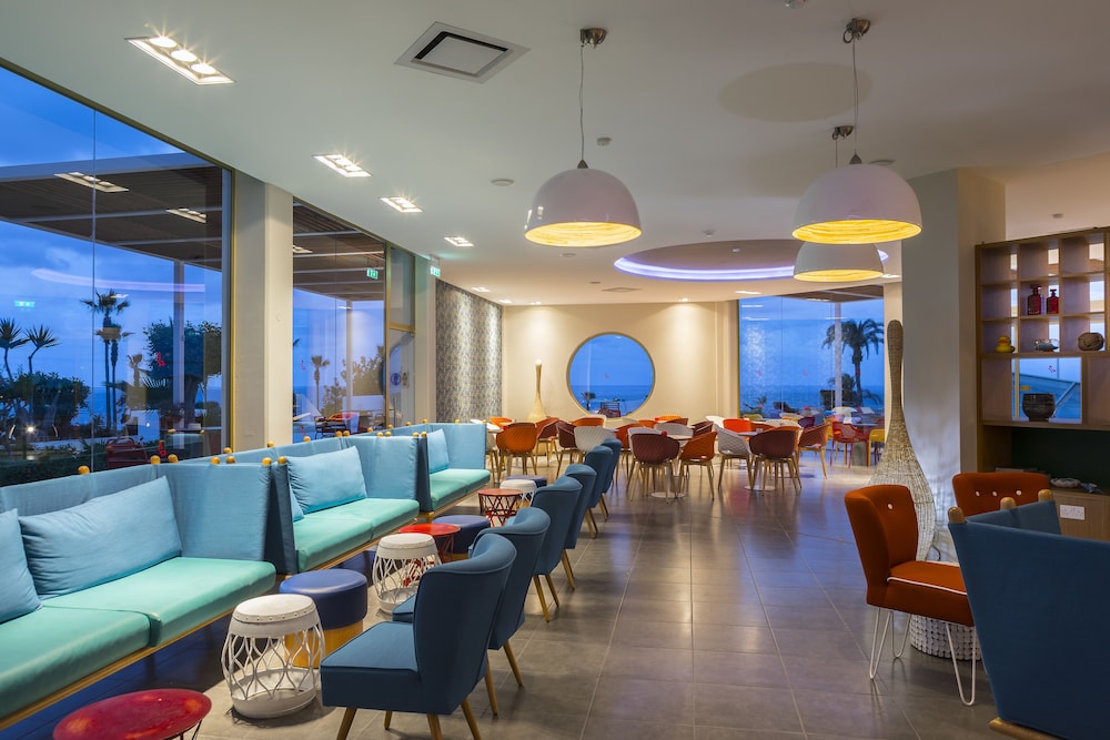 Leonardo Laura Beach and Splash Resort 29/51