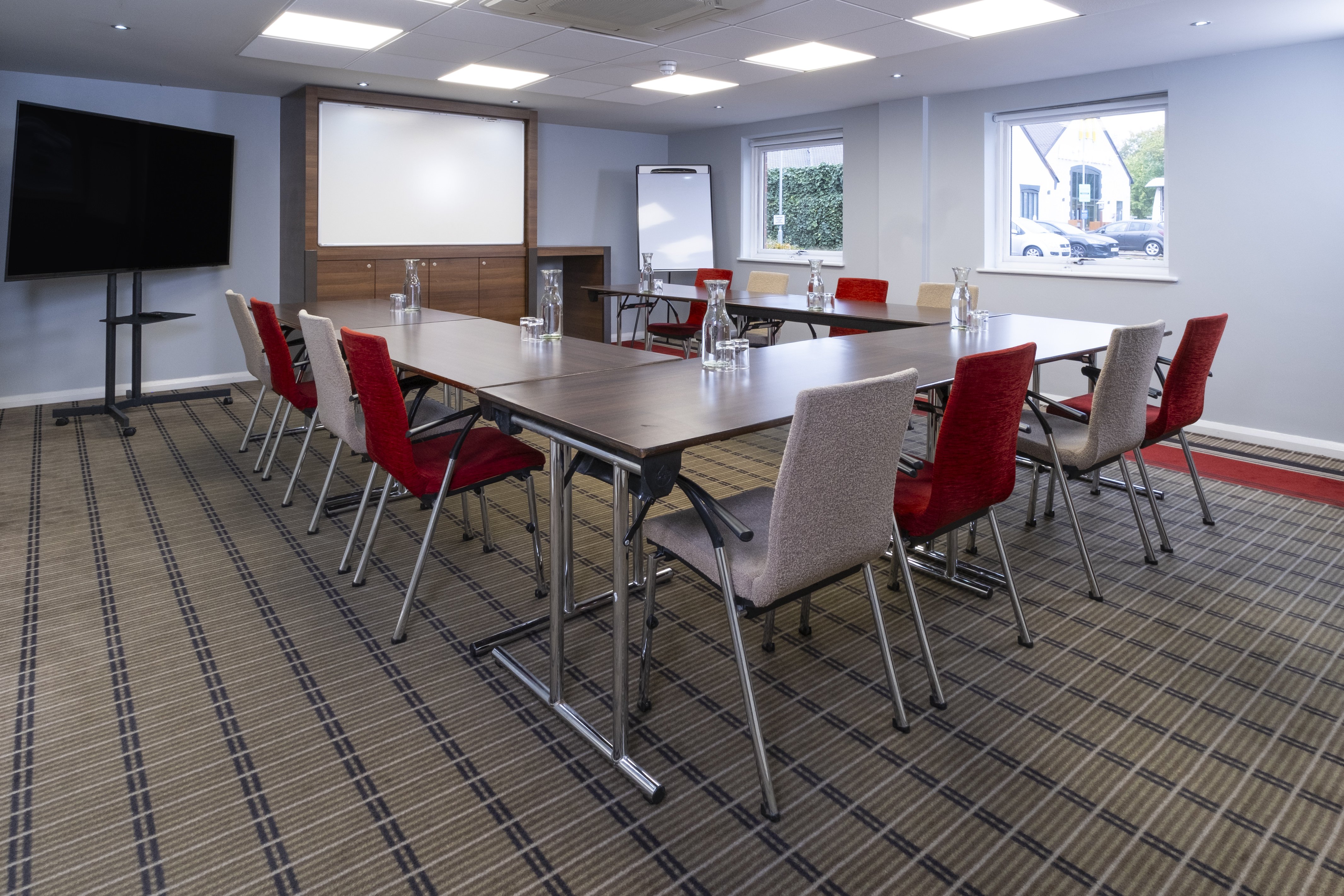 Holiday Inn Express Warwick Stratford Upon Avon 26/34