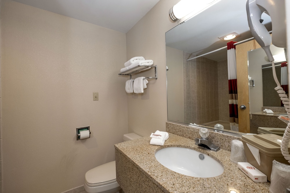 Red Roof Inn Clifton Park 12/37