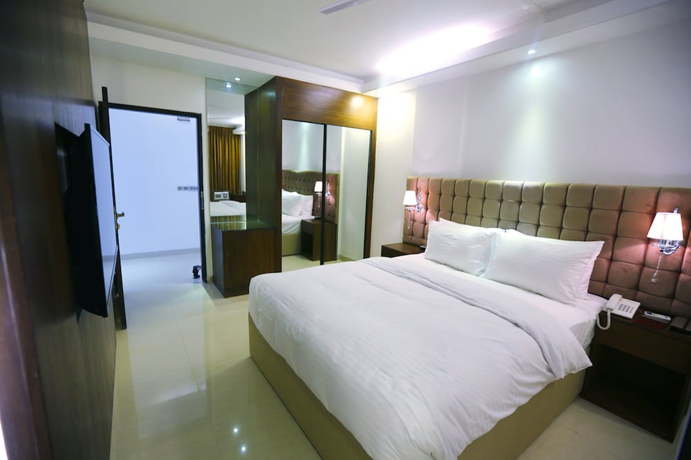 Blossom Hotel 12/48