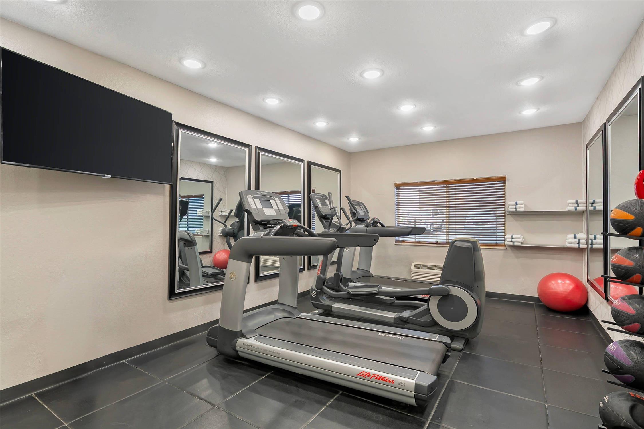 Country Inn & Suites by Radisson, Fairview Heights, IL 21/39