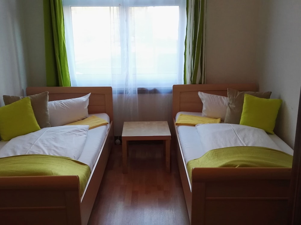 Harsdörffer Apartment 11/27