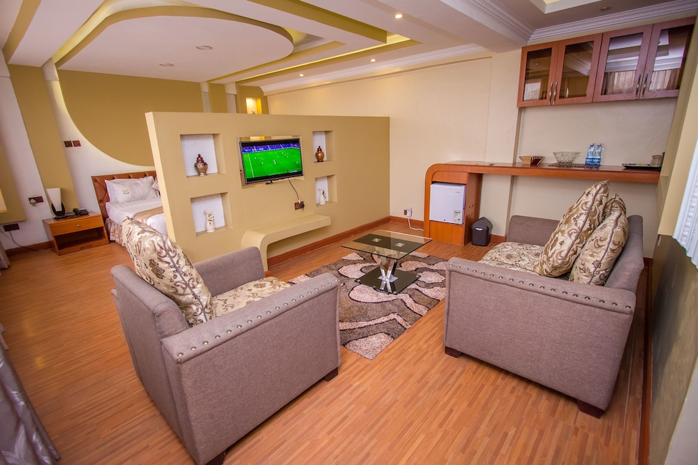 Hillcourt Resort Spa 55/76
