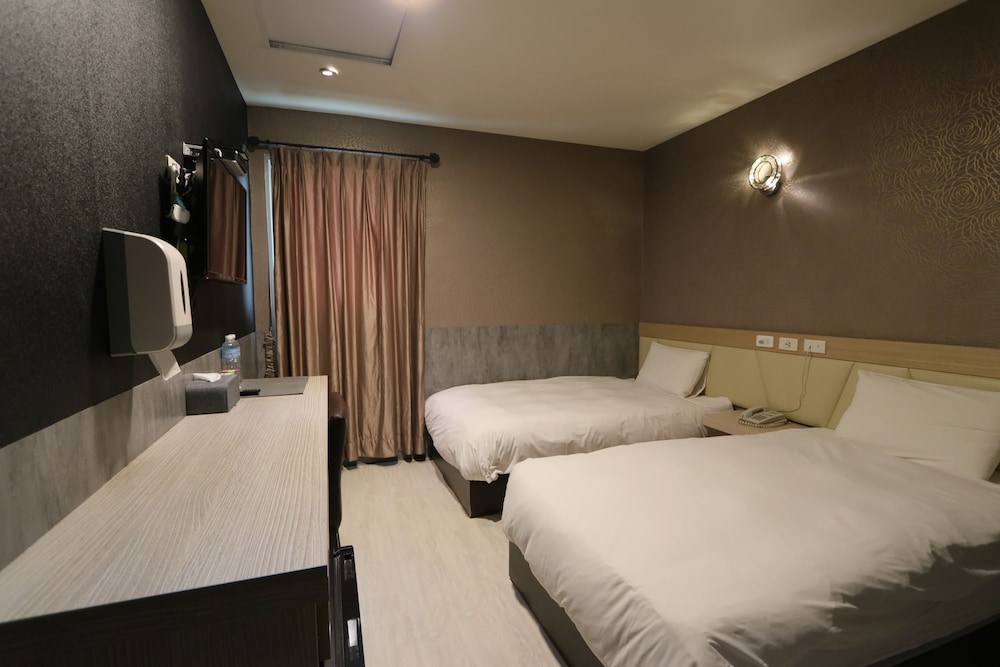 YPJ HOTEL 32/70