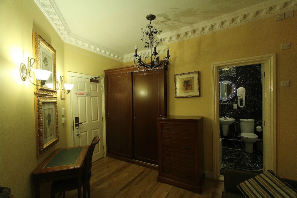 Opulence Centra London Hotel 48/75
