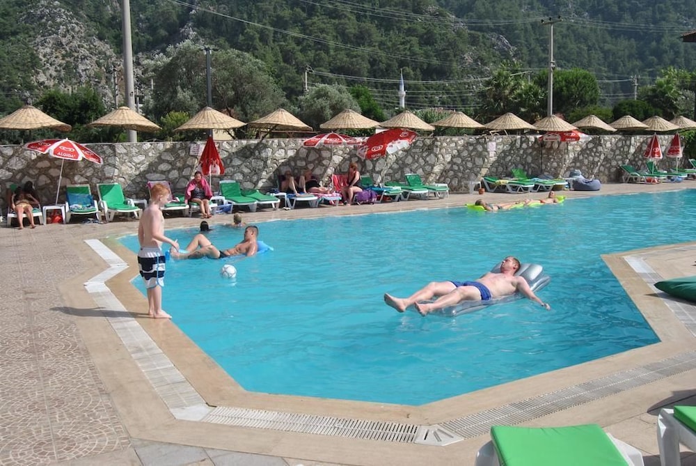 Club Ekinci Palace 28/29