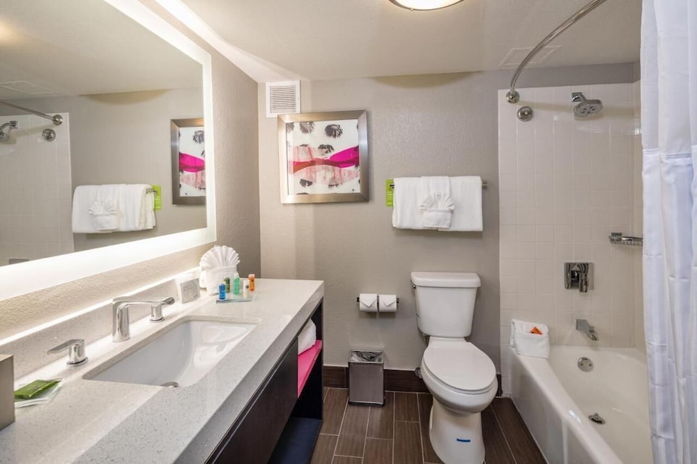 Radisson Hotel Oakland Airport 60/63