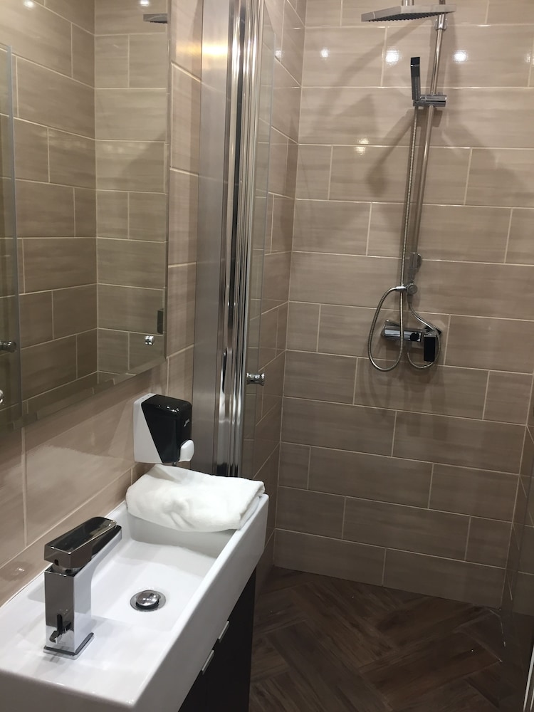 Central Hotel 21 22/54