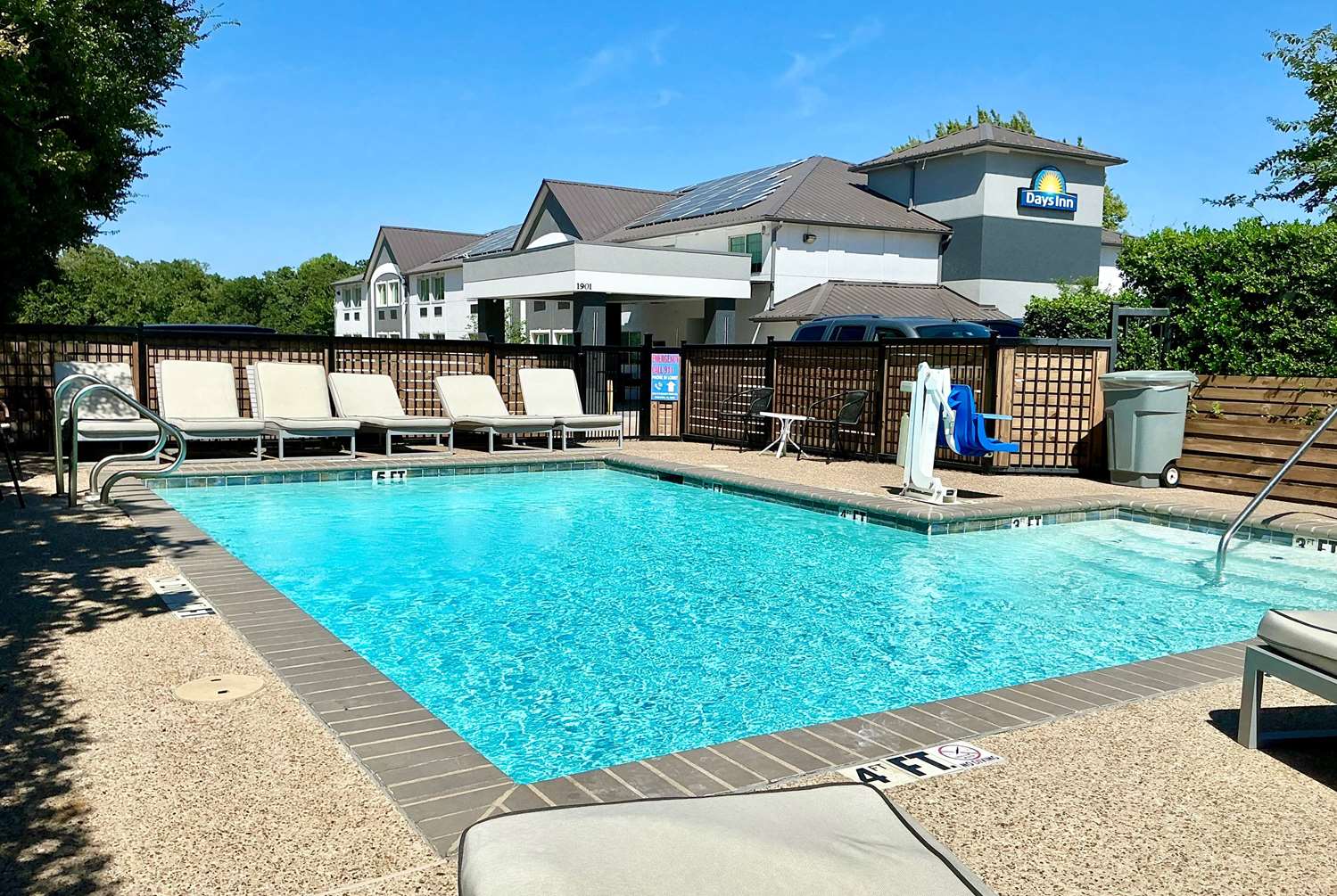 Days Inn By Wyndham Arlington 4/17