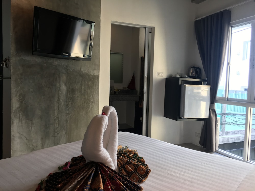The Front Hotel And Apartment 7/76