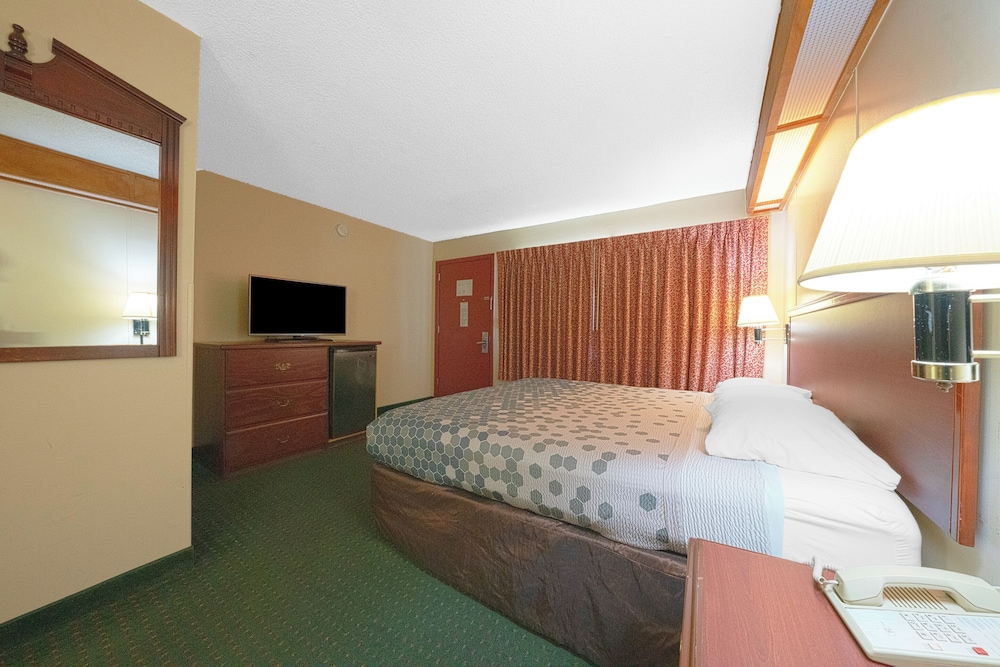 Econo Lodge Convention Center 13/39
