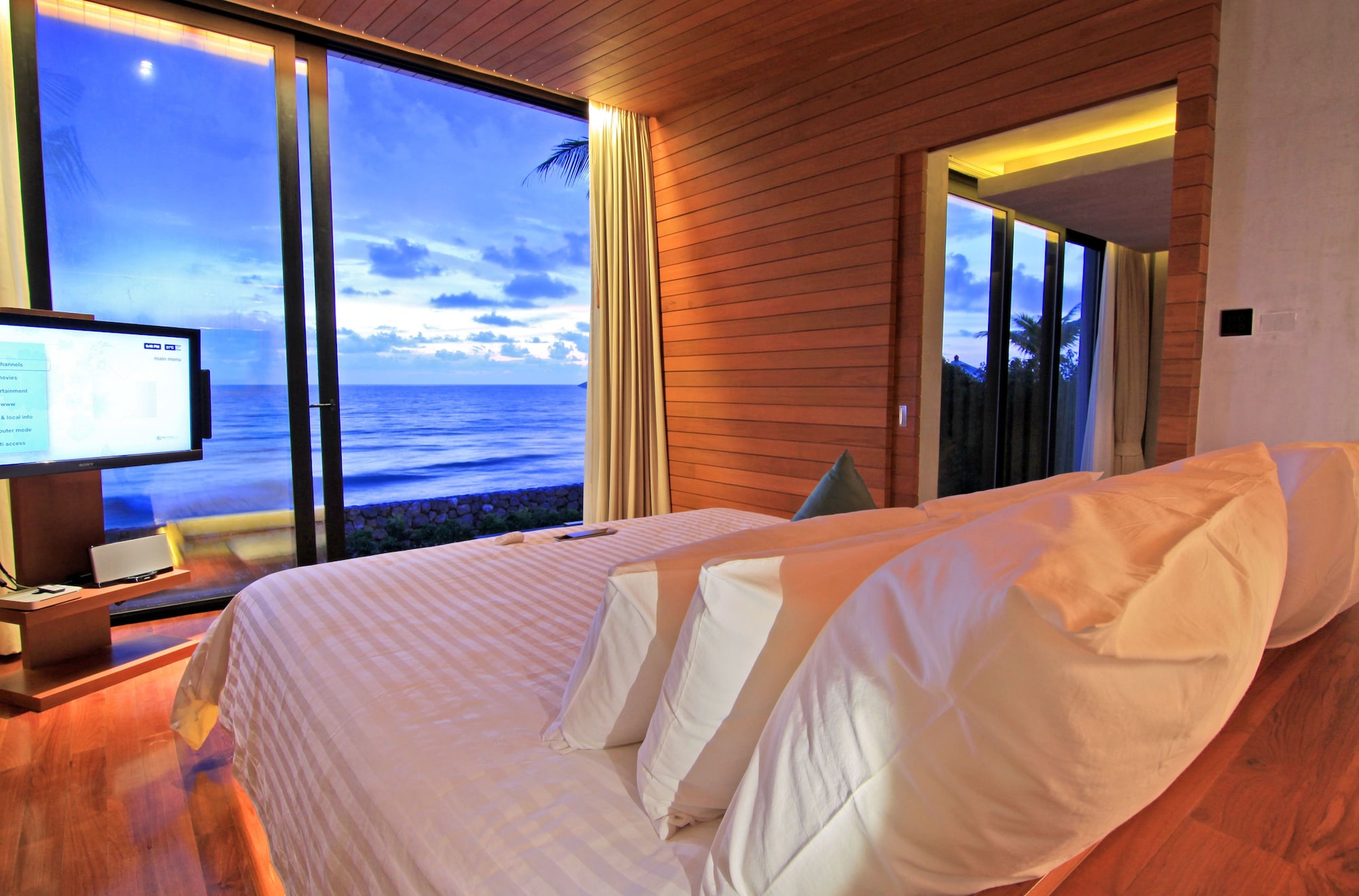 Pool, Suite, Villa, King Bed, Beach Front