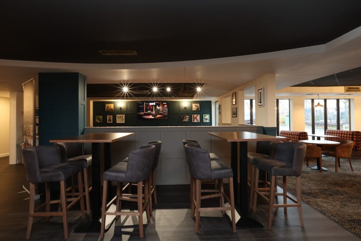 Knowsley Inn and Lounge 24/34