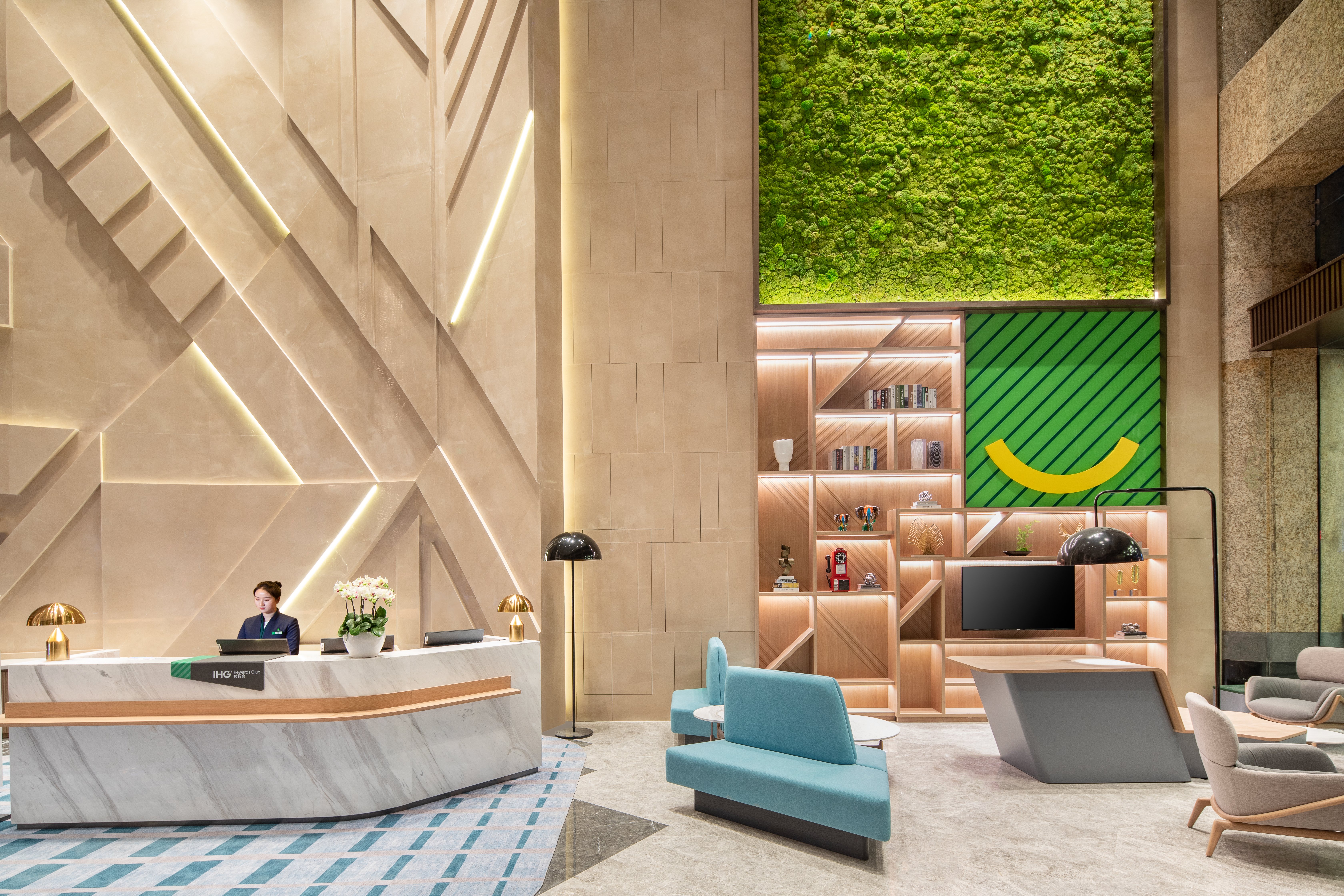Holiday Inn Shanghai Nanjing Road 12/75