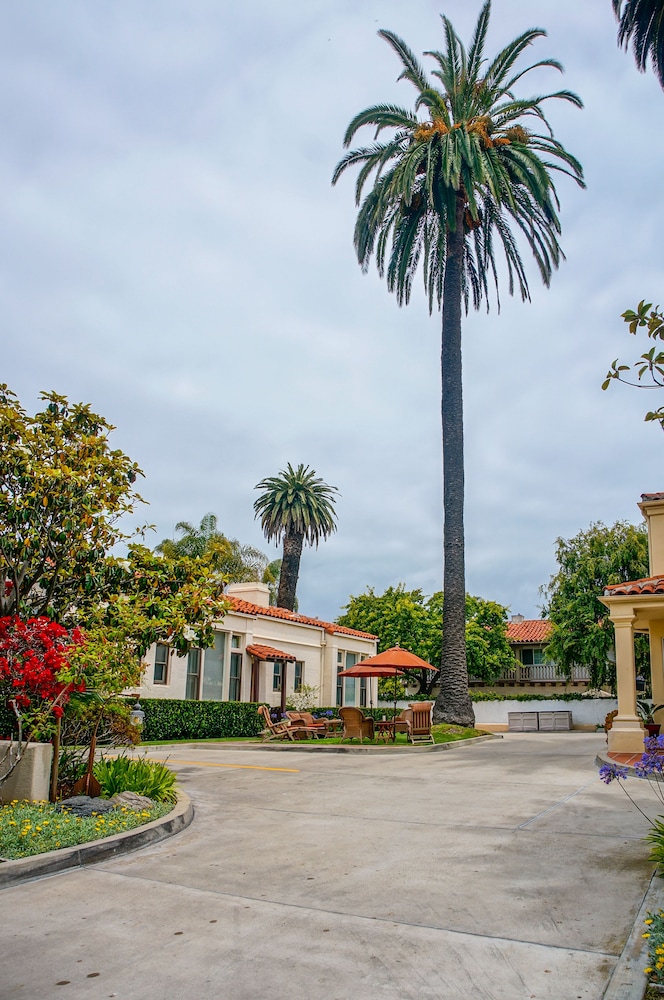 Harbor House Inn 5/50