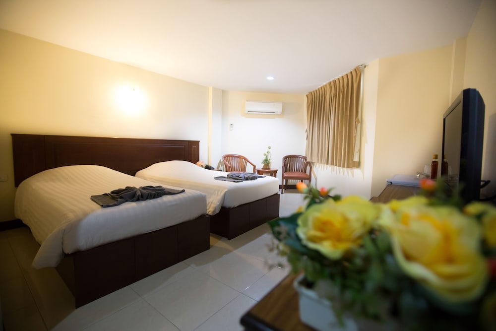 Twin Palms Resort 30/52