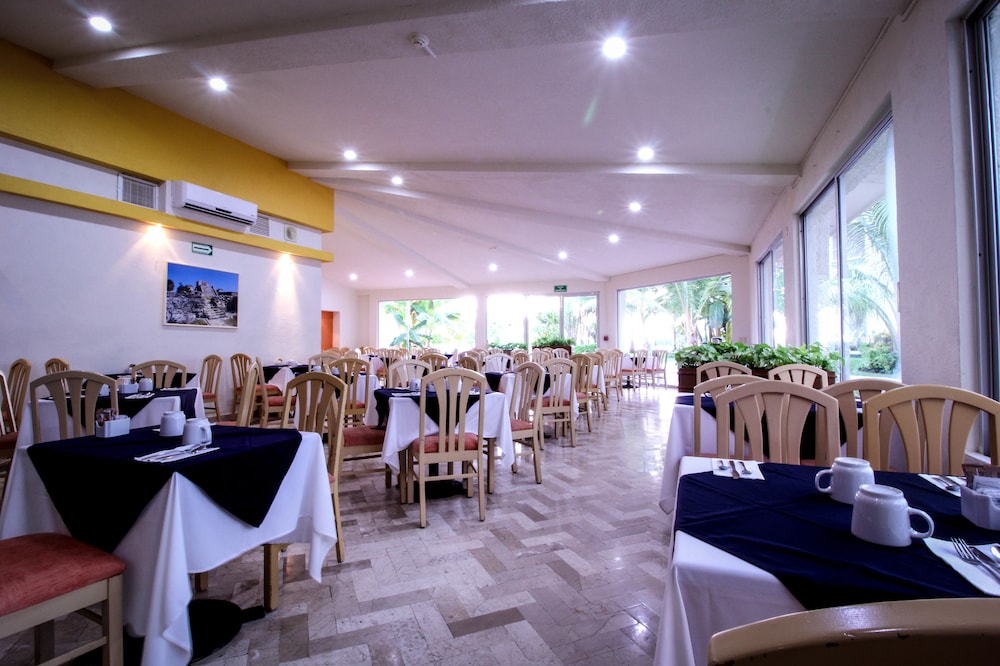 Aquamarina Beach Hotel Cancun 45/63