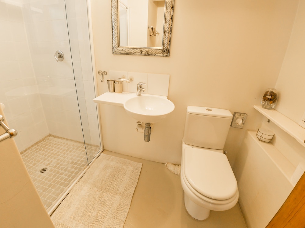 Mackaya Bella Guest House 67/71