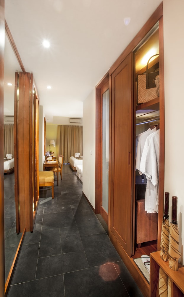 Kuta Seaview Beach Resort 50/78