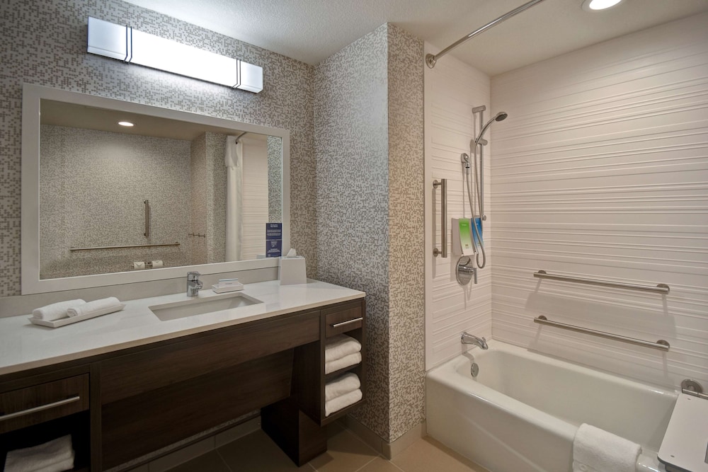 Home2 Suites by Hilton Eau Claire South 15/56