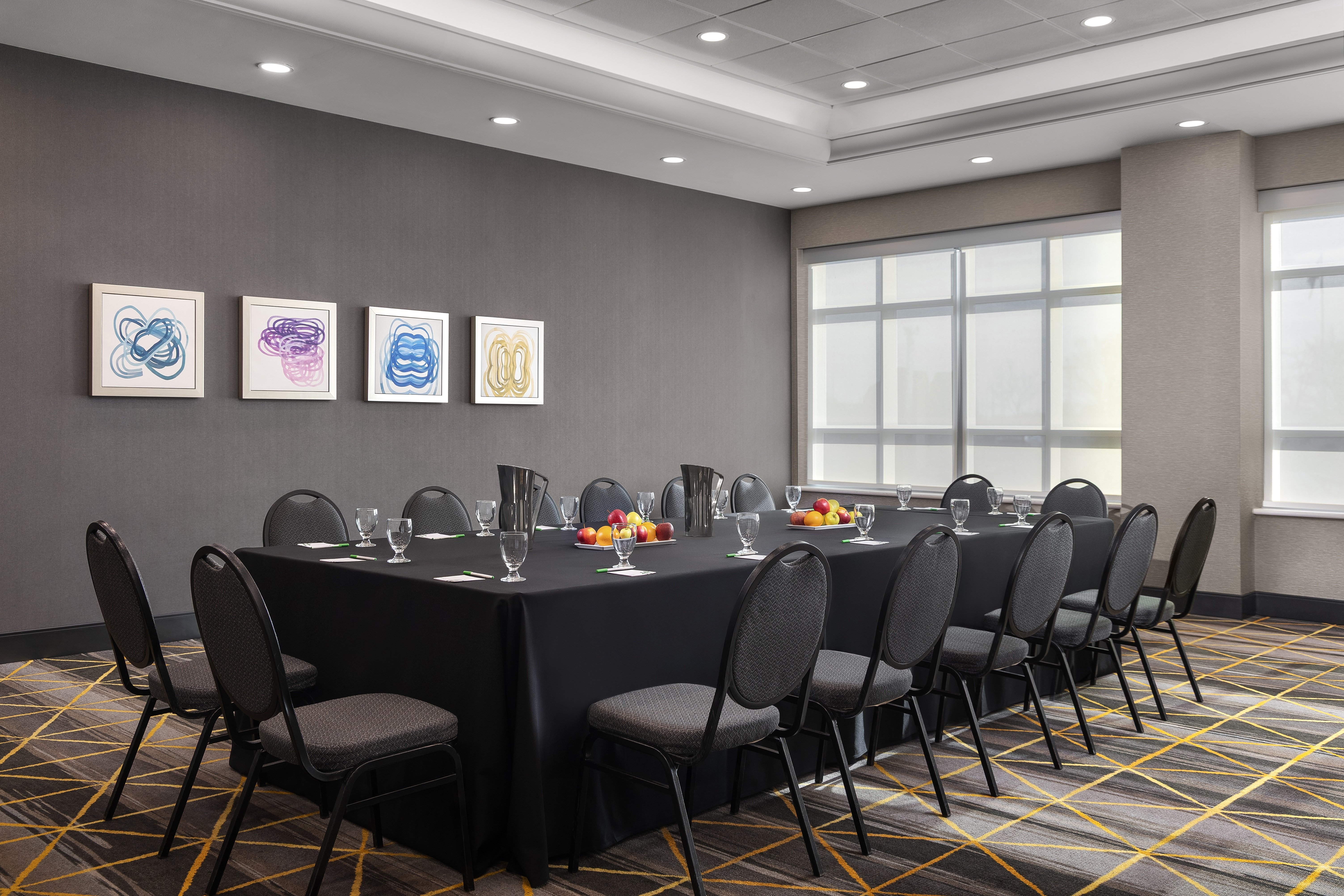 Holiday Inn Hotel Suites Oakville Bronte 64/78