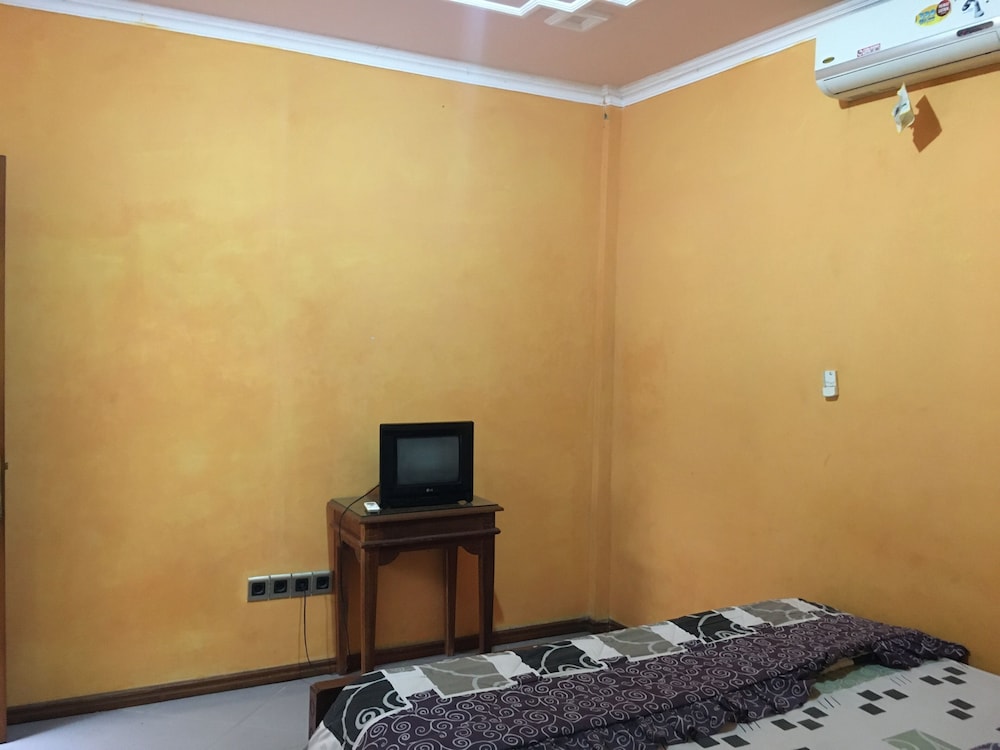 Hotel Alami near Alun-Alun Klaten 21/40