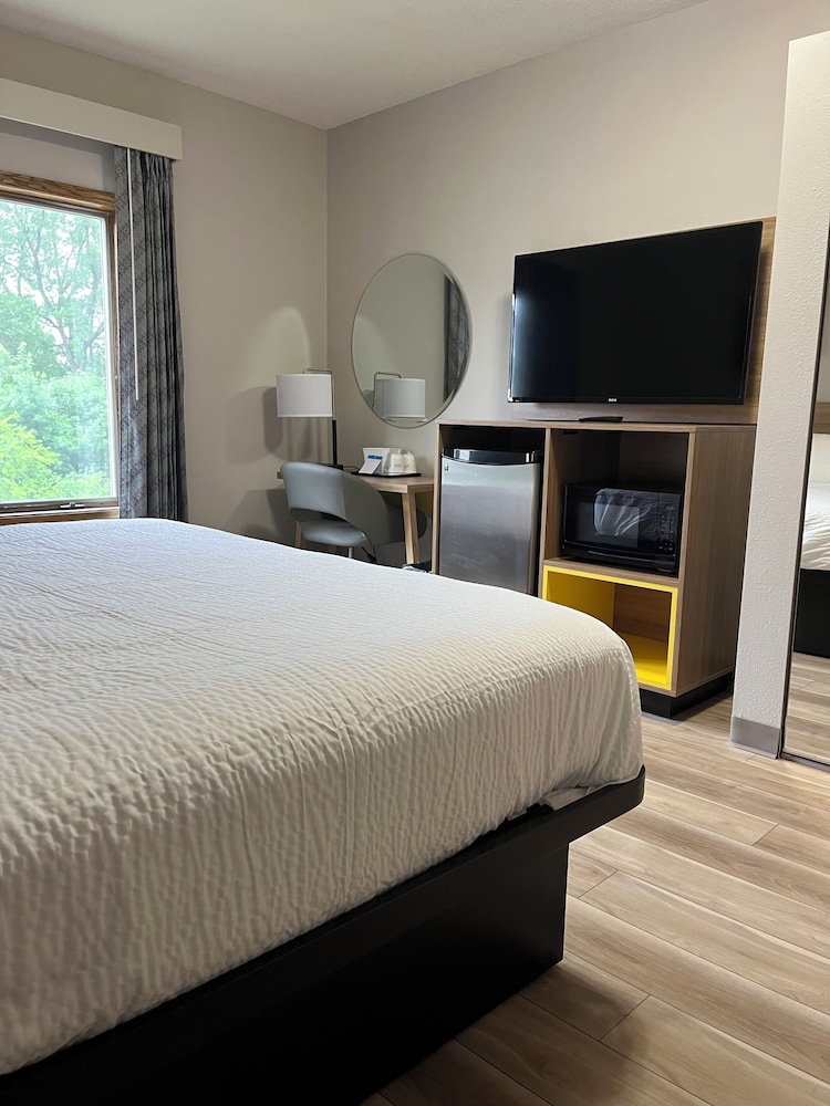 غرفة بسرير كينج، Days Inn by Wyndham Hutchinson 4/6