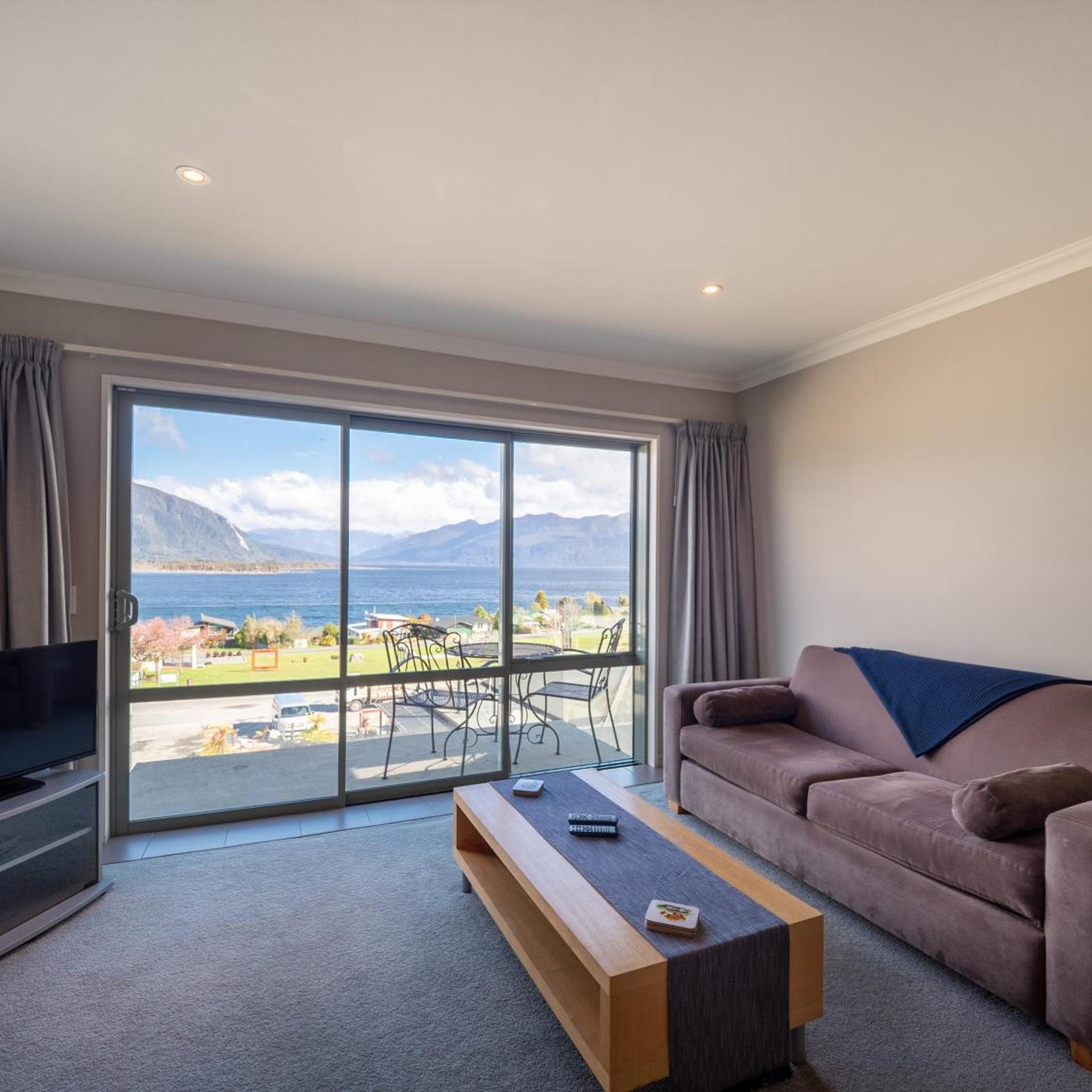Hotel Lake Brunner 34/50