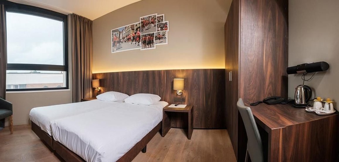 City, Twin Beds