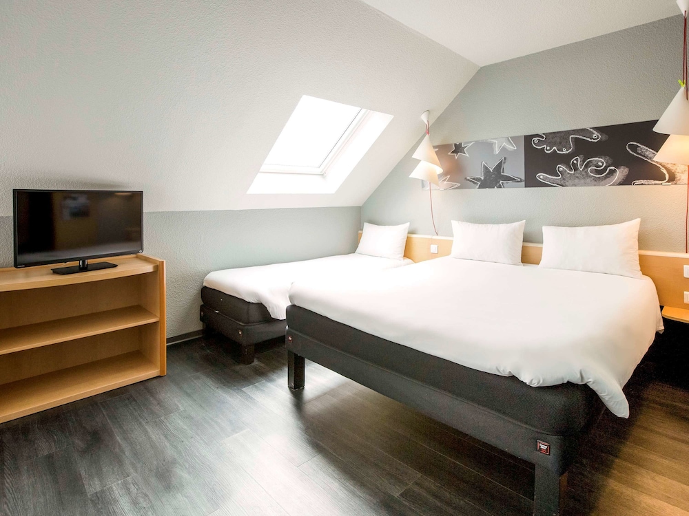 IBIS CHERBOURG LA GLACERIE 16/77