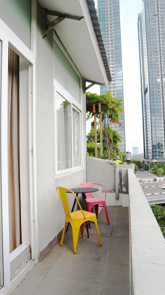 M-H Apartment Hotel 41/50
