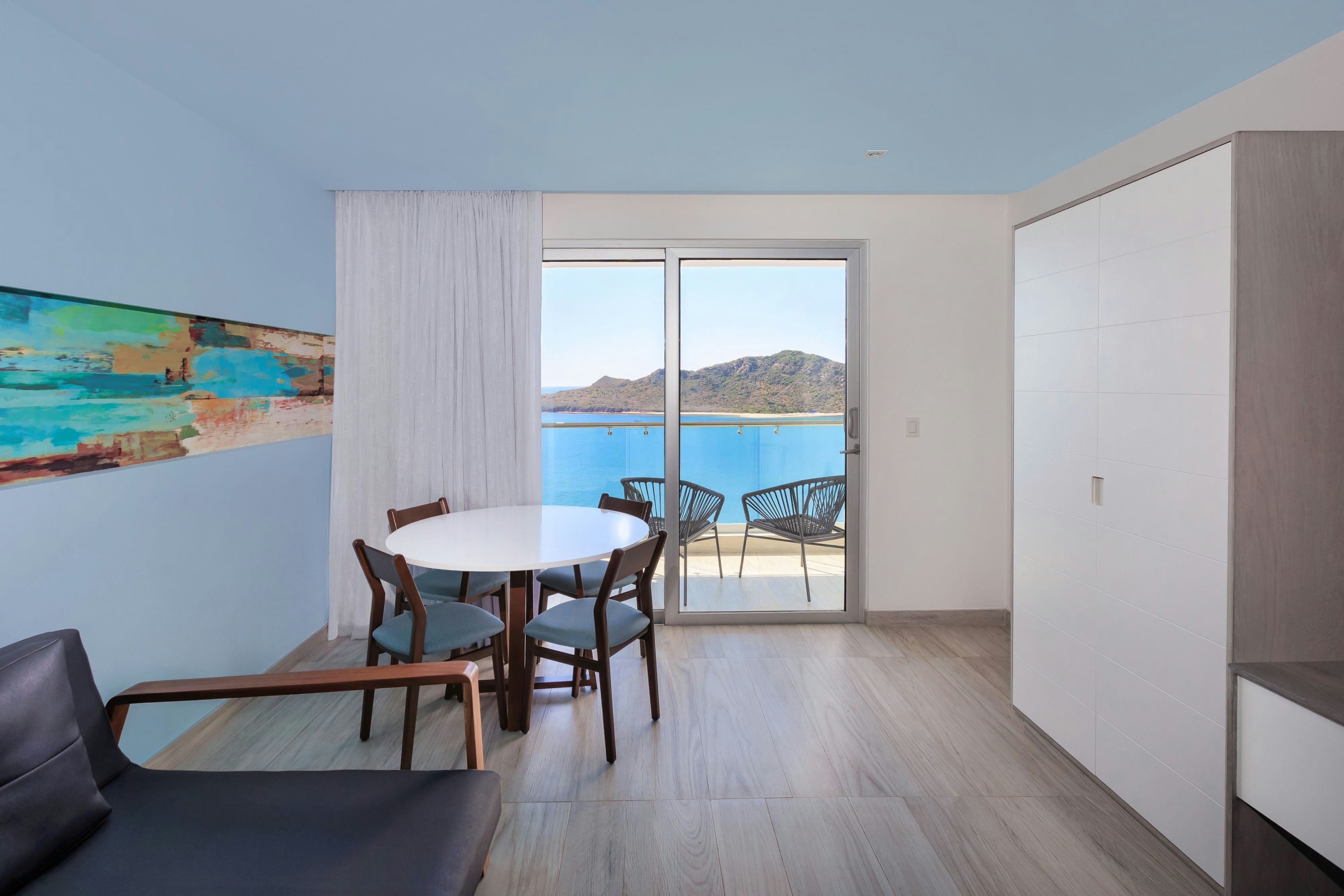 Courtyard by Marriott Mazatlán Beach Resort 7/11