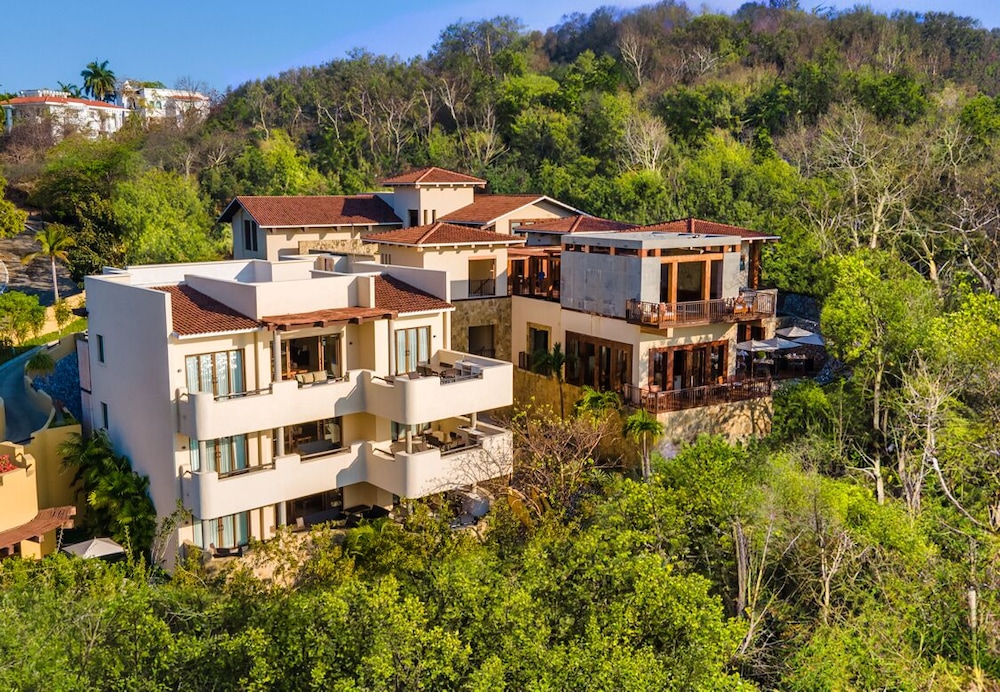 Celeste Beach Residences Huatulco Curamoria Collection 2/50