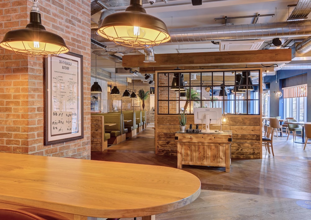 Premier Inn Portsmouth Dockyard 44/51