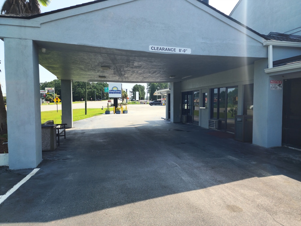 Days Inn by Wyndham Hardeeville Near Hilton Head 35/50