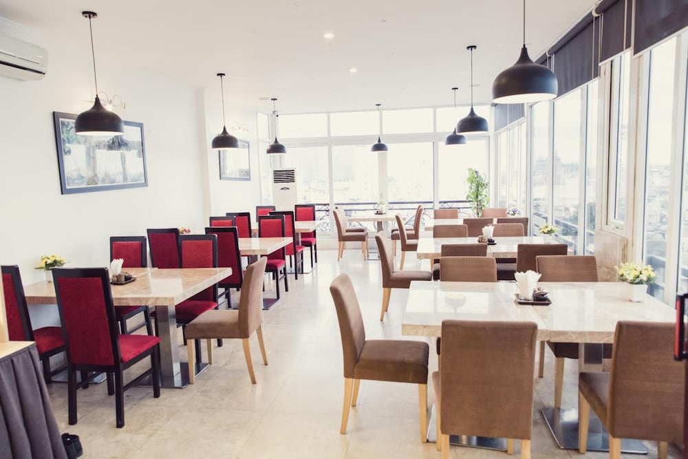 Skylark Boutique Hotel 46/50