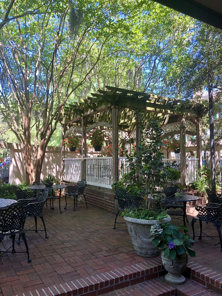 The Presidents Quarters Inn 33/76