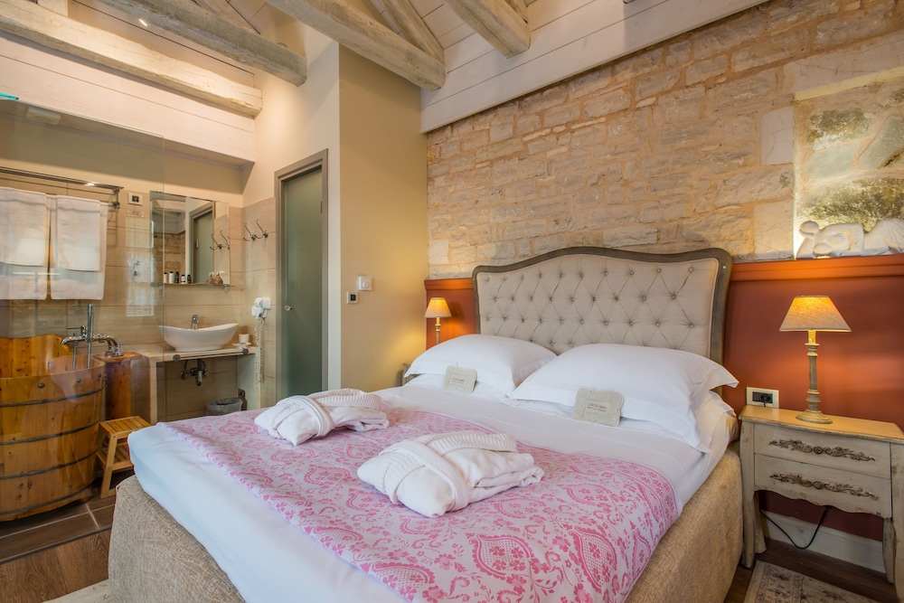 Pirrion Hotel 9/50
